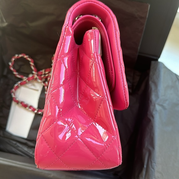 Chanel Jumbo Pink Patent - like new - Picture 3 of 12
